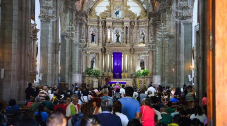 La actividad consiste en un recorrido de profunda devoción que transforma el primer cuadro de Guadalajara. EL INFORMADOR/J.ACOSTA