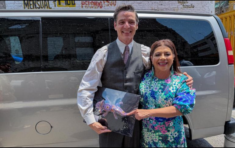 Pedro Pascal recibió un ajolote huichol y peluche de Tláloc como regalo en visita oficial de la jefa de gobierno, Clara Brugada. X/@ClaraBrugadaM
