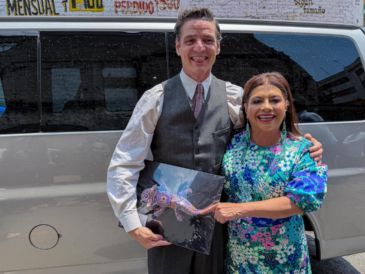 Pedro Pascal recibió un ajolote huichol y peluche de Tláloc como regalo en visita oficial de la jefa de gobierno, Clara Brugada. X/@ClaraBrugadaM
