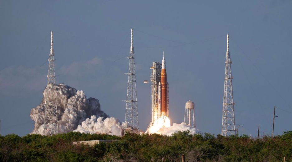 Artemis II no alunizará y solo tiene previsto alcanzar la órbita de la Luna antes de volver a la Tierra. EFE/C. Herrera