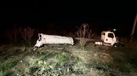 El pasado Jueves Santo, por la mañana, otra pipa se había volcado en la misma carretera de Jalisco. ESPECIAL