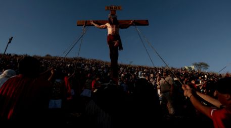 Más allá de la estricta observancia religiosa, el Viernes Santo invita a toda la sociedad a hacer una pausa reflexiva en medio de la acelerada vida moderna. AFP / ARCHIVO