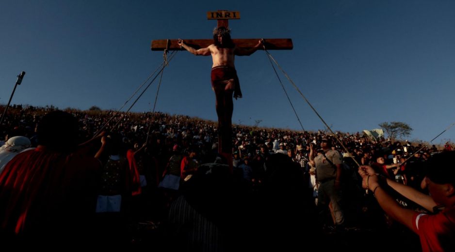 Más allá de la estricta observancia religiosa, el Viernes Santo invita a toda la sociedad a hacer una pausa reflexiva en medio de la acelerada vida moderna. AFP / ARCHIVO