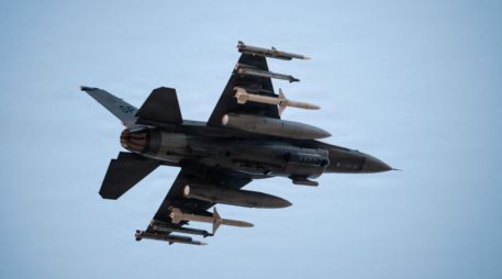 Funcionarios de EU y medios afines a Teherán informaron que Irán había derribado un caza estadounidense en su territorio por primera vez desde que se inició la guerra en Medio Oriente. AFP / ESPECIAL