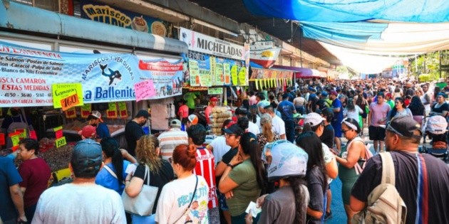 Compradores saturan Mercado del Mar en Guadalajara este Viernes Santo