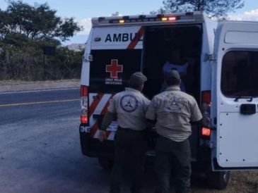 Protección Civil realizó el descenso seguro de tres personas extraviadas; ninguna presentó lesiones. FACEBOOK/Protección Civil Jalisco