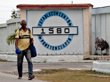 La isla libera a presos políticos en medio de apagones, escasez y reclamos por represión. EFE/ E. Mastrascusa