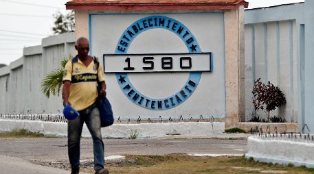 La isla libera a presos políticos en medio de apagones, escasez y reclamos por represión. EFE/ E. Mastrascusa