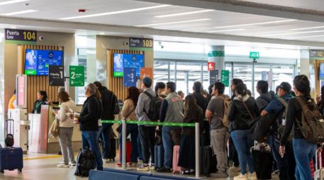 La alta demanda de vuelos en el AIFA evidencia el flujo de turistas en esta temporada vacacional. X/@Claudiashein