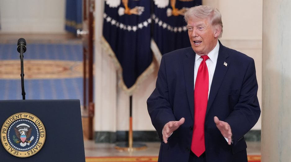 Trump minimiza el impacto del ataque a un avión estadounidense y afirma que la situación forma parte de un conflicto en curso. EFE/A. Brandon