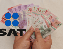 Para evitar inconvenientes con la autoridad, especialistas sugieren no realizar depósitos en efectivo sin respaldo, revisar las políticas del banco y mantener coherencia entre los ingresos declarados y el dinero que se recibe. CANVA