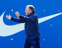 El técnico del FC Barcelona, Hannsi Flick, durante el entrenamiento del equipo en las instalaciones de la Ciudad Deportiva Joan Gamper. EFE/E. Fontcuberta