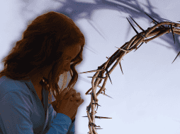 Semana Santa 2026: El silencio y la moderación en las costumbres ayudan a los creyentes a conectarse espiritualmente de manera más íntima con el sacrificio divino. ESPECIAL / CANVA