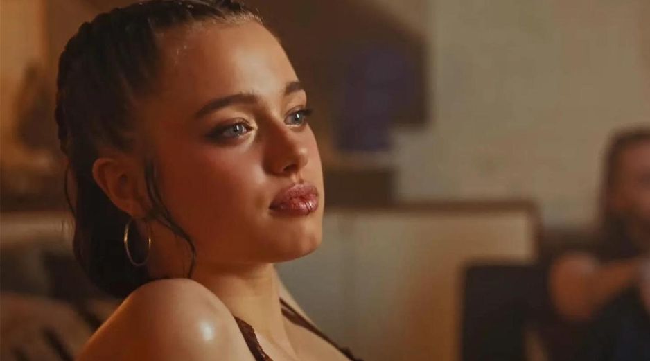 La joven aparece en el teaser del tema “What’s a Girl to Do”, de la cantante surcoreana Dayoung. ESPECIAL.