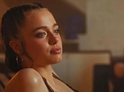 La joven aparece en el teaser del tema “What’s a Girl to Do”, de la cantante surcoreana Dayoung. ESPECIAL.