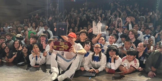 Declaran el 3 de abril como "D&iacute;a de Peso Pluma"