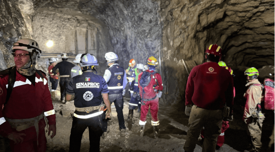 El caso se remonta al colapso de una presa de jales reportado por las autoridades el 26 de marzo, cuando 25 trabajadores realizaban excavaciones. ESPECIAL/Coordinación Nacional de Protección Civil