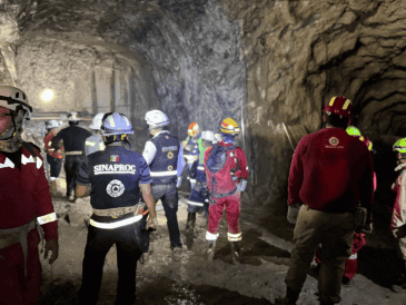 El caso se remonta al colapso de una presa de jales reportado por las autoridades el 26 de marzo, cuando 25 trabajadores realizaban excavaciones. ESPECIAL/Coordinación Nacional de Protección Civil