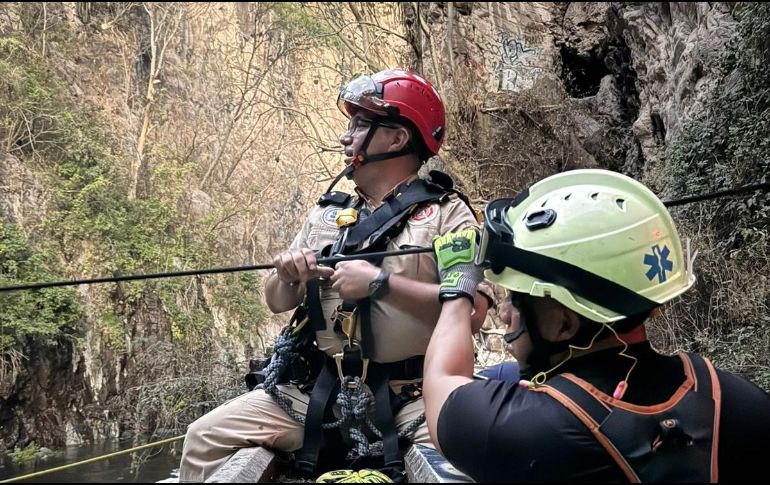 Paramédicos de Jefatura Prehospitalaria verificaron el estado de salud de las y los atendidos, informando sanos y sin lesiones. ESPECIAL