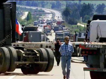 La duración de la movilización es indefinida y advierten posibles impactos en cruces fronterizos y aduanas. AFP/ Archivo