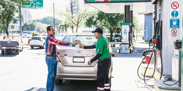 Combustible: Frenan alza de gasolinas con subsidios