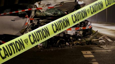 Señalan que el conductor del vehículo circulaba a exceso de velocidad cuando primero se impactó contra otro automóvil y posteriormente embistió a un grupo de personas que se encontraban afuera del hospital, en espera de información sobre sus familiares internados. ESPECIAL / CANVA