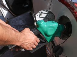 Claudia Sheinbaum dijo que se dejan de recibir alrededor de cinco mil millones de pesos a la semana por el cobro del IEPS a gasolina y diésel, que es el apoyo que el Gobierno federal destina a los gasolineros. EL INFORMADOR / ARCHIVO