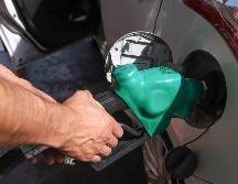 Claudia Sheinbaum dijo que se dejan de recibir alrededor de cinco mil millones de pesos a la semana por el cobro del IEPS a gasolina y diésel, que es el apoyo que el Gobierno federal destina a los gasolineros. EL INFORMADOR / ARCHIVO