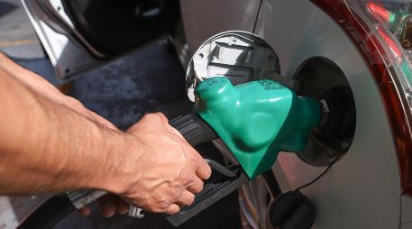 Claudia Sheinbaum dijo que se deja de recibir alrededor de 5 mil millones de pesos a la semana por el cobro del IEPS a gasolina y diésel, que es el apoyo que el Gobierno Federal destina a los gasolineros. EL INFORMADOR / ARCHIVO