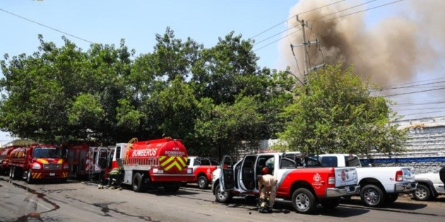 Reportan incendio en una f&aacute;brica de cables en Guadalajara (FOTOS)