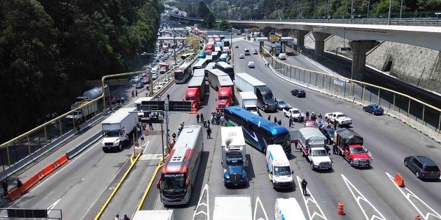 Bloqueo 06 de abril: paro en autopista M&eacute;xico-Toluca cumple 5 horas,