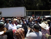 Agricultores realizaron un bloqueo en la caseta México–Toluca para exigir apoyos al campo y soluciones ante la escasez de agua, lo que generó afectaciones a la circulación en la zona. SUN/O. Alvarado
