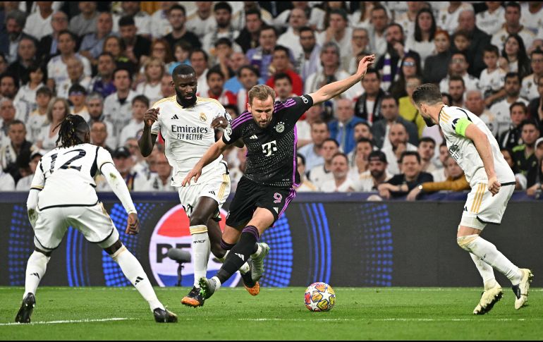 El cruce entre los merengues y los bávaros es un auténtico clásico, con 28 enfrentamientos en total en competencias de la UEFA y un saldo de 13 victorias blancas, 11 para los alemanes y cuatro empates. AFP/ ARCHIVO.