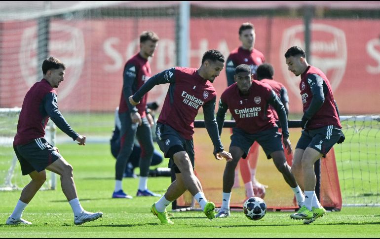 La trayectoria del Arsenal en esta temporada de Champions League, a pesar de atravesar su momento más irregular en cuanto a resultados y sensaciones, los coloca como ligeros favoritos. AFP/ G. KIRK.