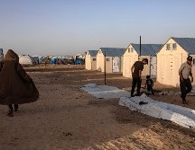 El vehículo transportaba a enfermos gazatíes hasta el cruce de Rafah cuando fue atacado a tiros por el Ejército de Israel. EFE/H. Imad