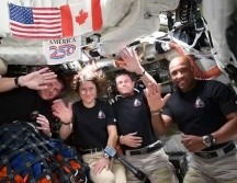 Captura de video tomada de la cuenta oficial en X @NASA que muestra a los astronautas Reid Wiseman, Christina Koch, Jeremy Hansen y Victor Glover durante su charla con Donald Trump. EFE/NASA