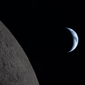 Te compartimos las inéditas imágenes del espacio tomadas desde Artemis II  en la órbita lunar. EFE / NASA