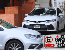 Por supuesto, el conductor irresponsable que se estacionó frente a tu casa no está exento de responsabilidades. EL INFORMADOR / ARCHIVO