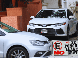 Por supuesto, el conductor irresponsable que se estacionó frente a tu casa no está exento de responsabilidades. EL INFORMADOR / ARCHIVO