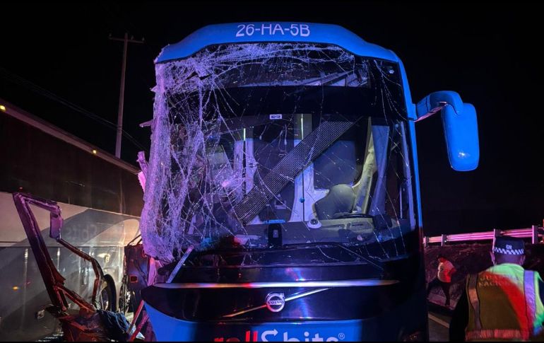 Se trató de un choque por alcance que ocurrió alrededor de las 04:30 horas; el otro vehículo implicado huyó del lugar. ESPECIAL / Protección Civil y Bomberos de Jalisco