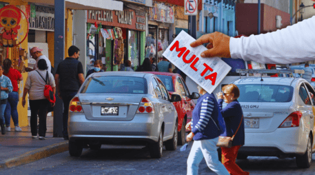 Muchos conductores subestiman esta restricción vial, pensando erróneamente que una parada rápida no afectará a nadie, pero las autoridades advierten sobre el grave peligro que esto genera diariamente. EL INFORMADOR / ARCHIVO