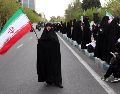 En Irán, cientos de jóvenes han salido a las centrales y puentes del país, blancos señalados en las amenazas de Trump en medio de la guerra. EFE/EPA/ABEDIN TAHERKENAREH