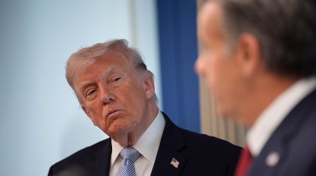 Trump enfrenta una ola de críticas por advertir la posible destrucción total de Irán. EFE/Y. Gripas