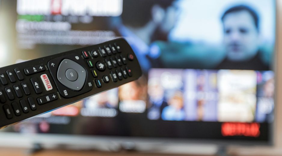 La plataforma ofrece una experiencia de visualización sin publicidad y un catálogo que reúne miles de títulos y horas de entretenimiento. Unsplash