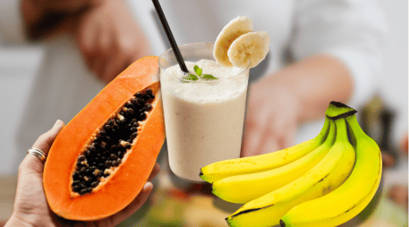 Los beneficios del licuado de plátano con papaya  radican en su alta concentración de vitaminas, minerales y fibra. ESPECIAL/Canva