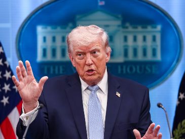 Trump publicó en redes sociales que Irán podría aceptar "la apertura total, inmediata y segura del estrecho de Ormuz" y, entonces "suspenderá los bombardeos y ataques sobre Irán por un periodo de dos semanas". EFE / ARCHIVO