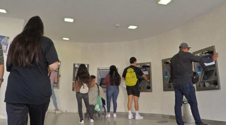 Buscan que cada vez más mexicanos se unan a la banca para minimizar el uso de dinero en efectivo en el país. EL INFORMADOR/ARCHIVO