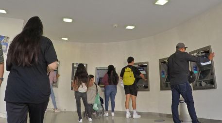 Buscan que cada vez más mexicanos se unan a la banca para minimizar el uso de dinero en efectivo en el país. EL INFORMADOR/ARCHIVO