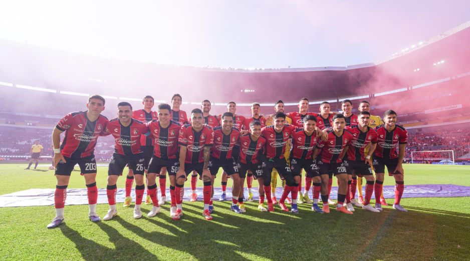 La directiva ha definido que tres jugadores clave del actual plantel rojinegro sean reubicados en Santos Laguna. IMAGO7.