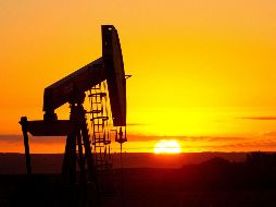 El mercado del petróleo registró un bajón en sus precios que de inmediato sacudió al panorama económico internacional. AP/ARCHIVO